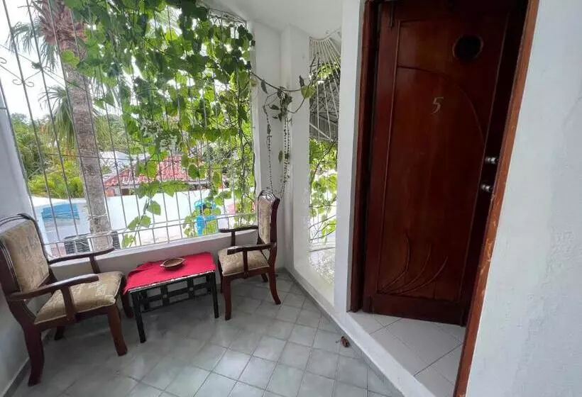 هتل Villa Antonia 16