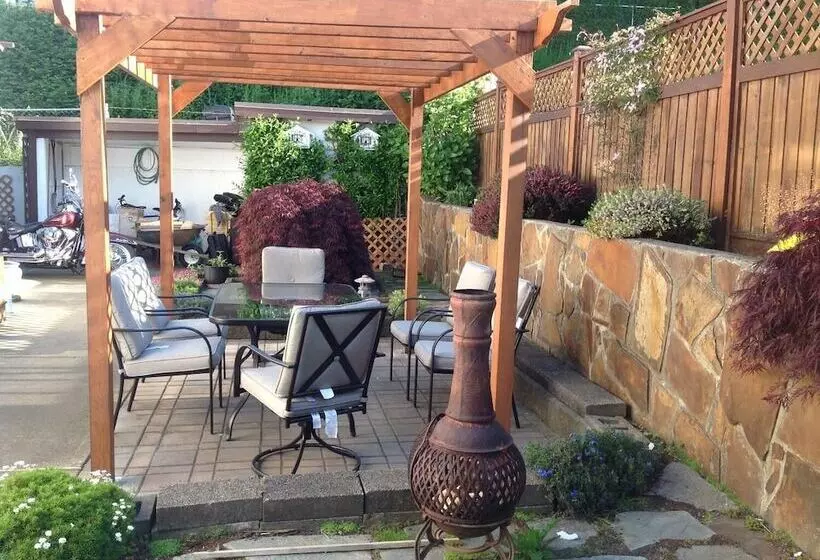 ベッドアンドブレックファースト Laurel S Cottage