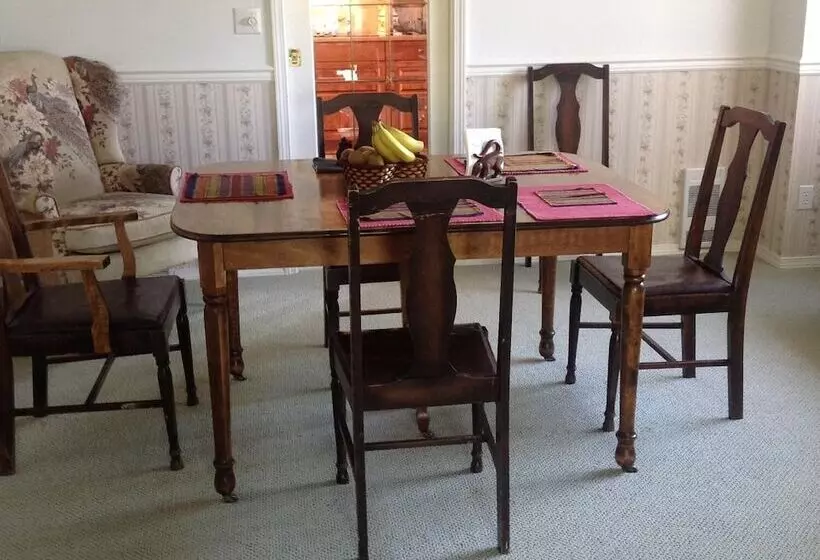 ベッドアンドブレックファースト Laurel S Cottage