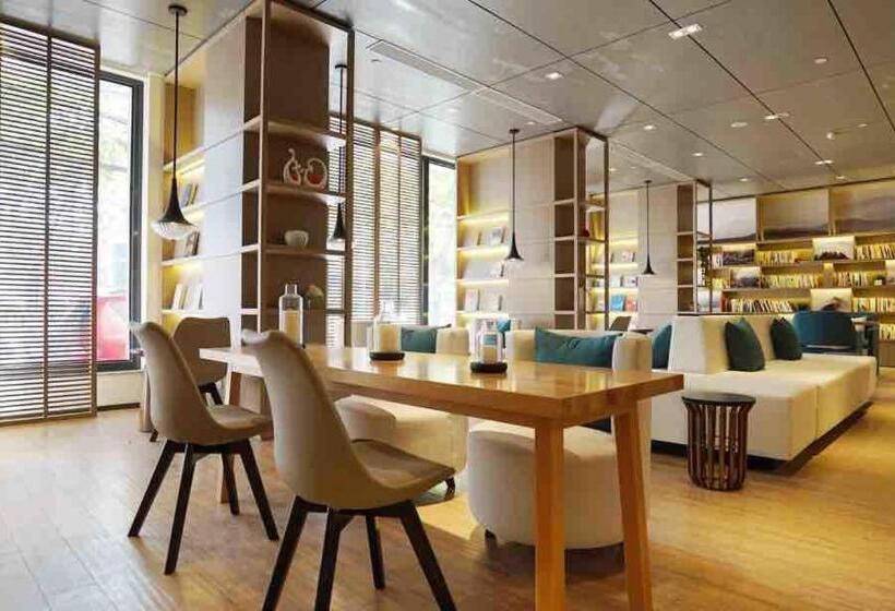 Atour Hotel Xi An Xiaozhai Petroleum University