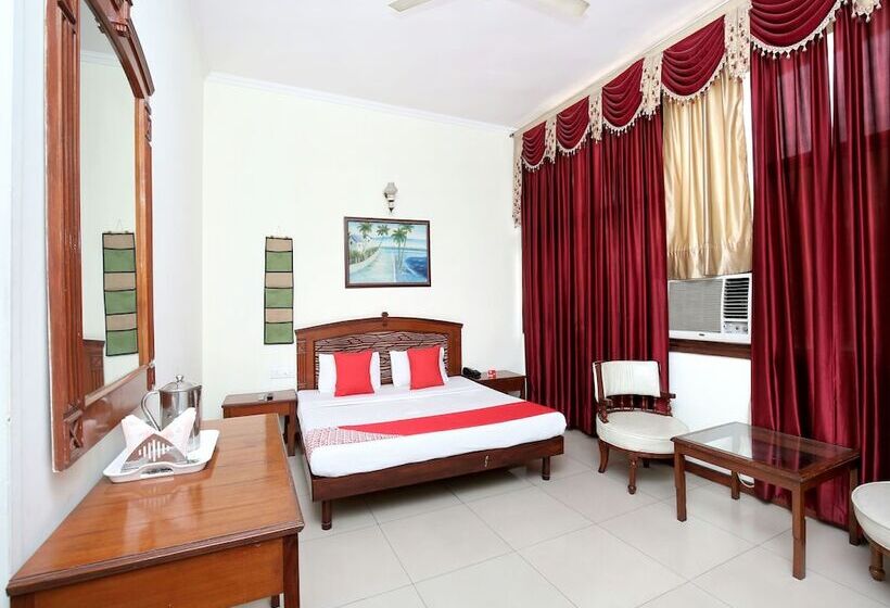 Hotel Fab Town Pride