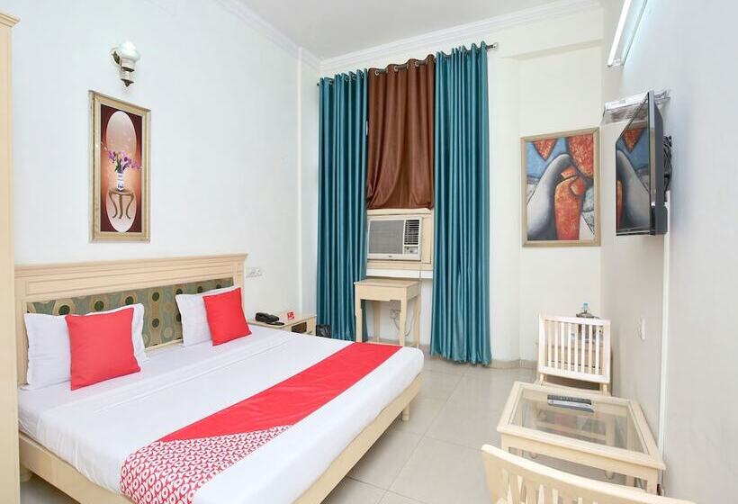 Hotel Fab Town Pride