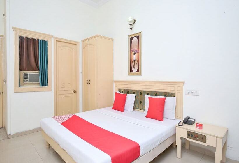 Hotel Fab Town Pride