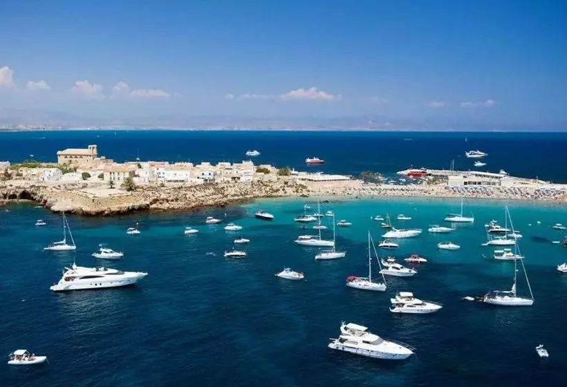 هتل Hostal Nueva Tabarca