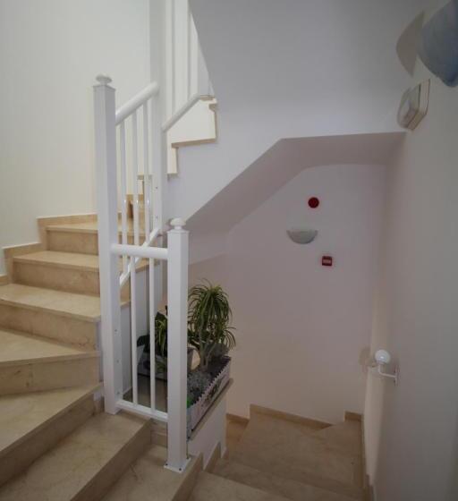 هتل Hostal Nueva Tabarca