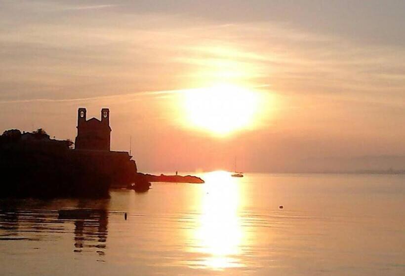 هتل Hostal Nueva Tabarca