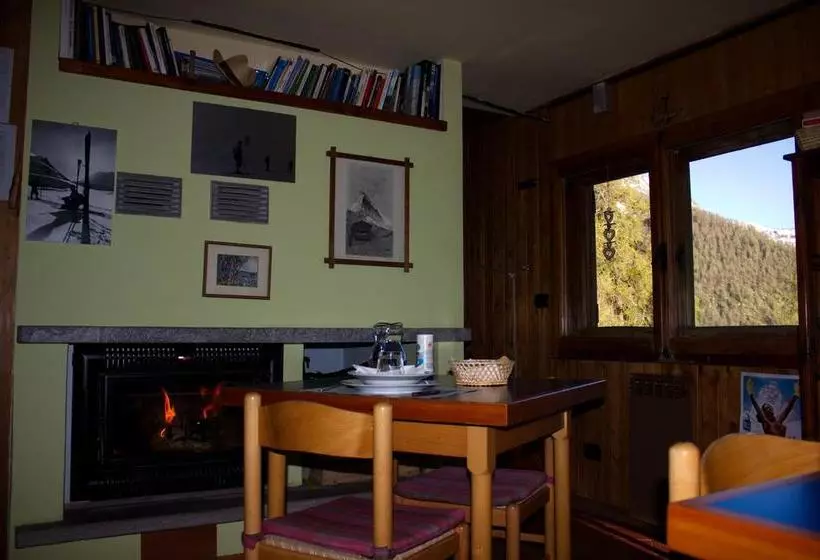 Rifugio Alpino L Ermitage  Hostel