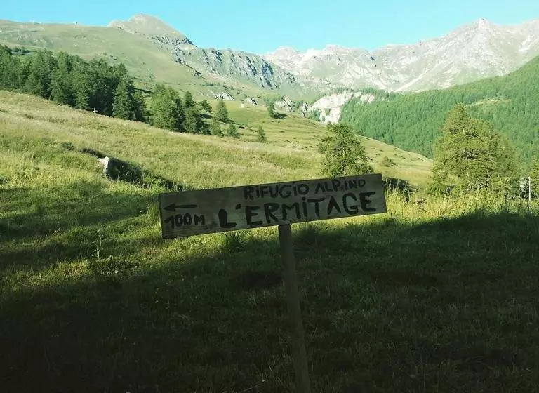 Rifugio Alpino L Ermitage  Hostel