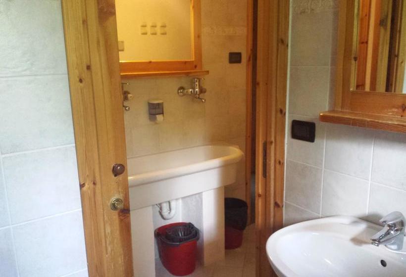 Rifugio Alpino L Ermitage  Hostel