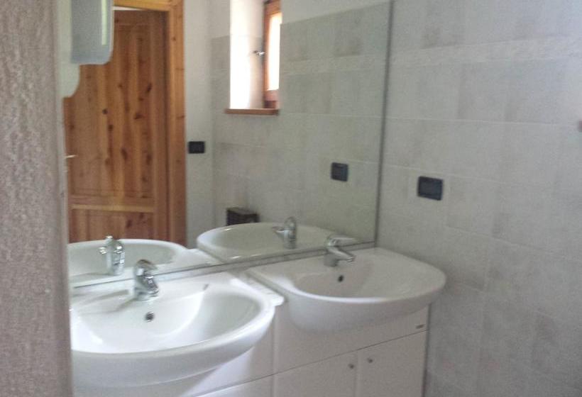 Rifugio Alpino L Ermitage  Hostel