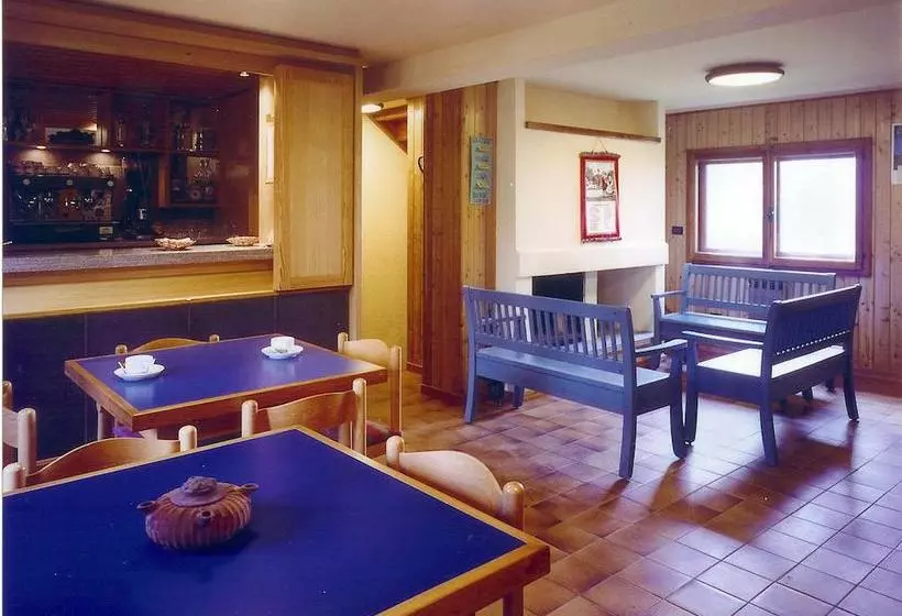 Rifugio Alpino L Ermitage  Hostel