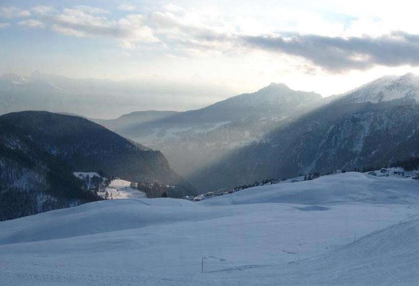 Rifugio Alpino L Ermitage  Hostel
