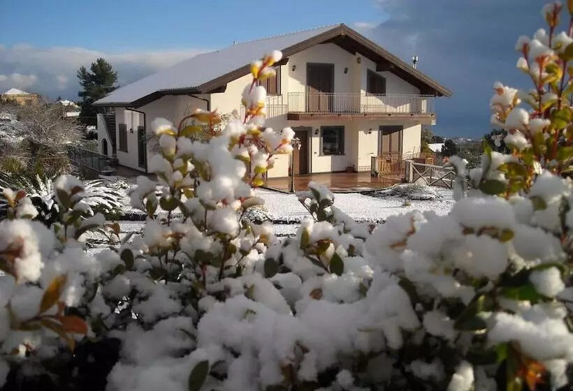 تختخواب و صبحانه Aurora Dell'etna