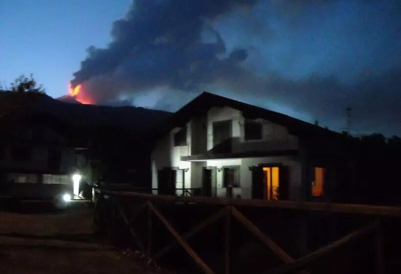 تختخواب و صبحانه Aurora Dell'etna