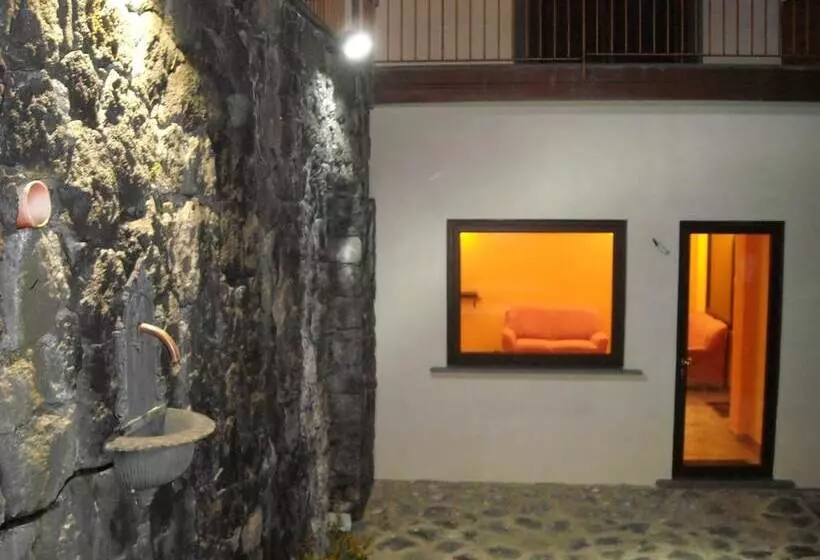 تختخواب و صبحانه Aurora Dell'etna
