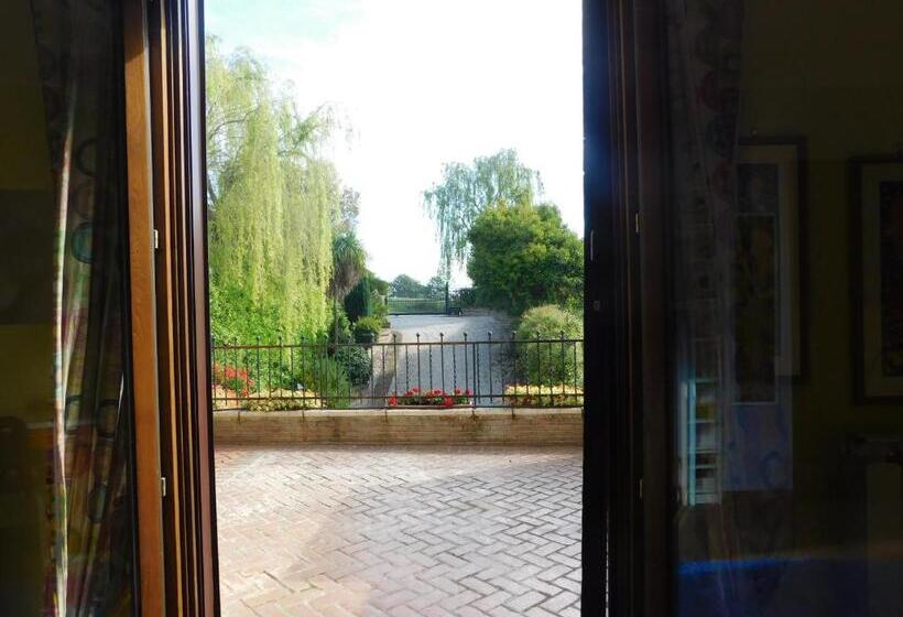 민박 L Albero Del Pepe