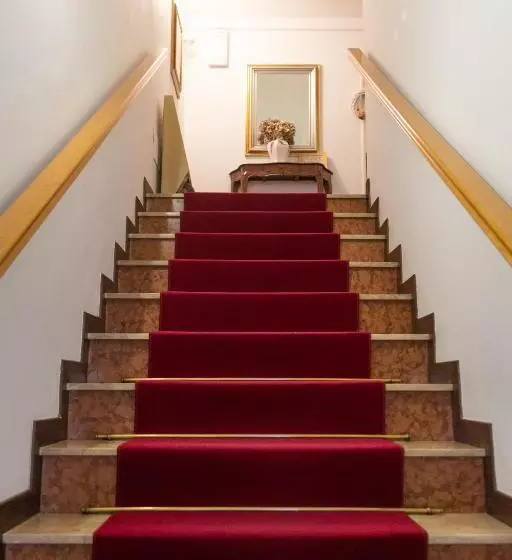 هتل Albergo Ristorante Leon D'oro