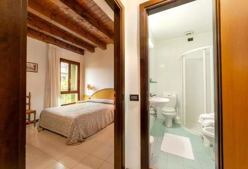 هتل Albergo Ristorante Leon D'oro