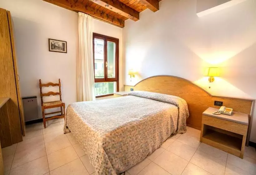 هتل Albergo Ristorante Leon D'oro
