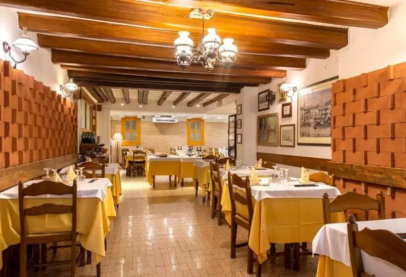 هتل Albergo Ristorante Leon D'oro