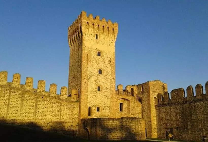 هتل Albergo Ristorante Leon D'oro
