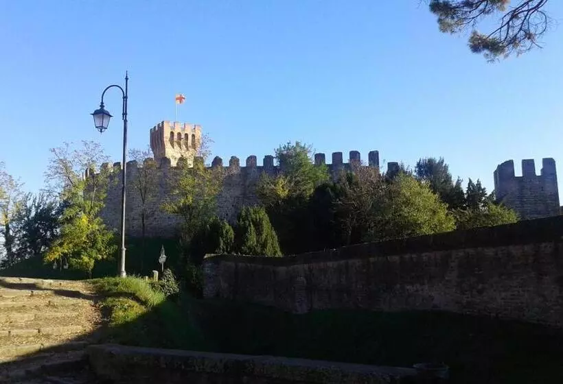 هتل Albergo Ristorante Leon D'oro