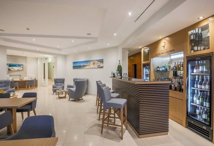 فندق Caneiros Luxury House & Suites