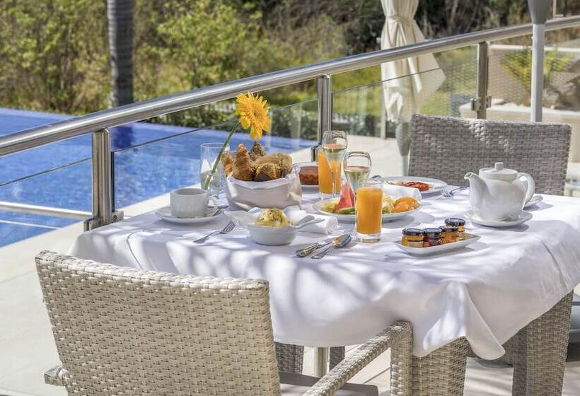 فندق Caneiros Luxury House & Suites