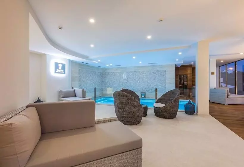 ホテル Caneiros Luxury House & Suites