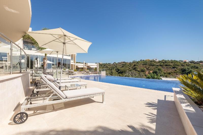 فندق Caneiros Luxury House & Suites