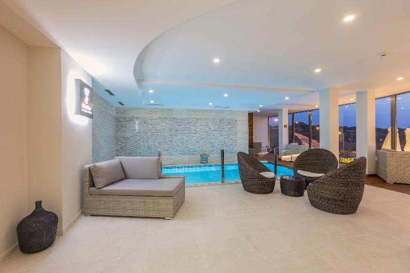 فندق Caneiros Luxury House & Suites