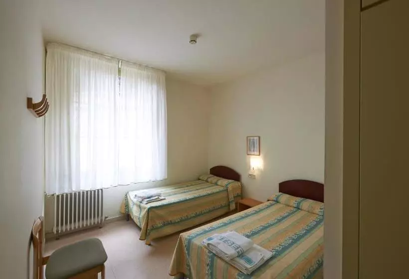 Apartamentos Montserrat Abat Marcet