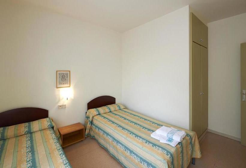 Apartamentos Montserrat Abat Marcet