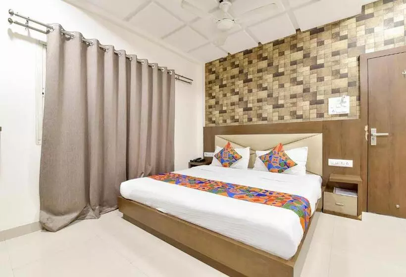 Fabhotel King Palace