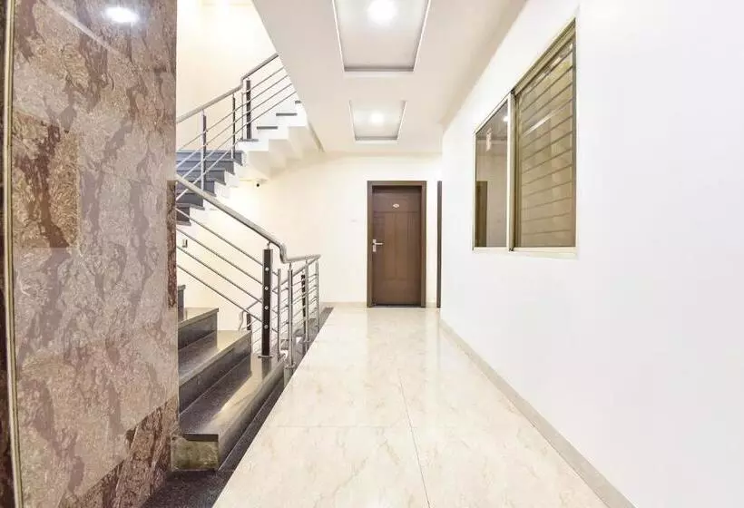 Fabhotel King Palace