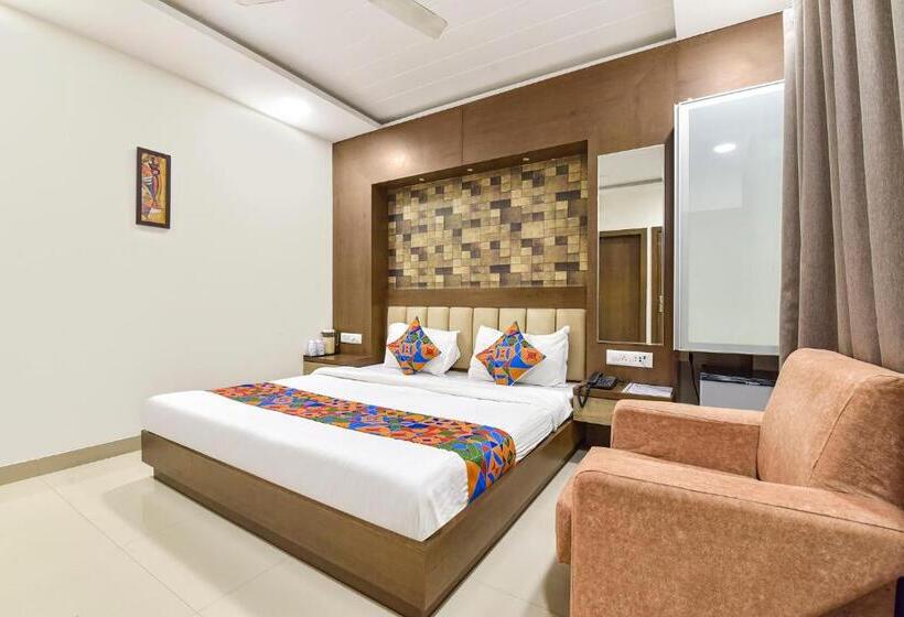 Fabhotel King Palace