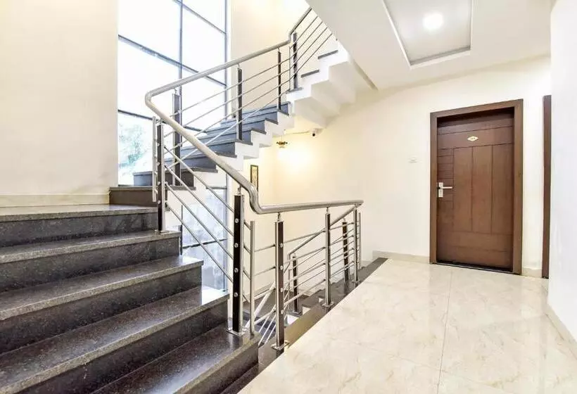 Fabhotel King Palace
