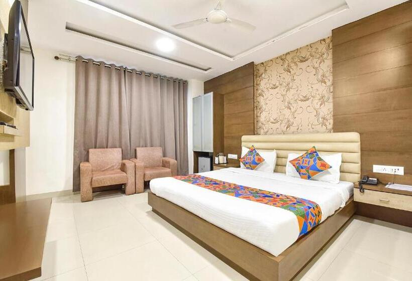 Fabhotel King Palace