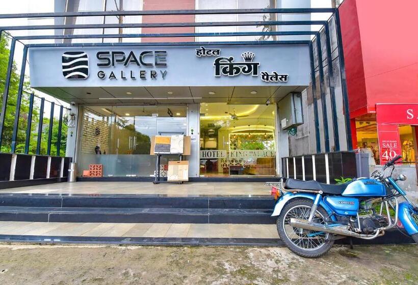 Fabhotel King Palace