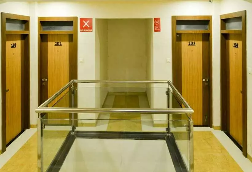 ホテル Midtown Inn