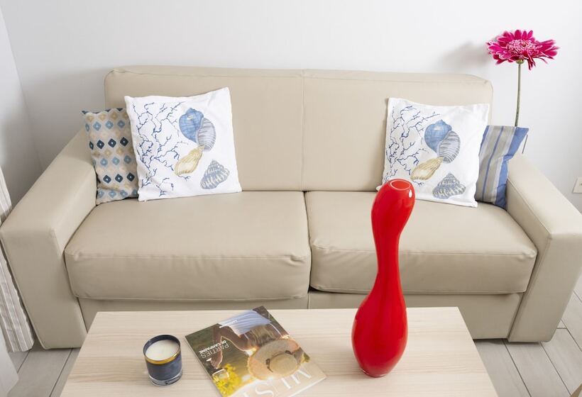 La Ciotat   A Deux Pas De L Eau