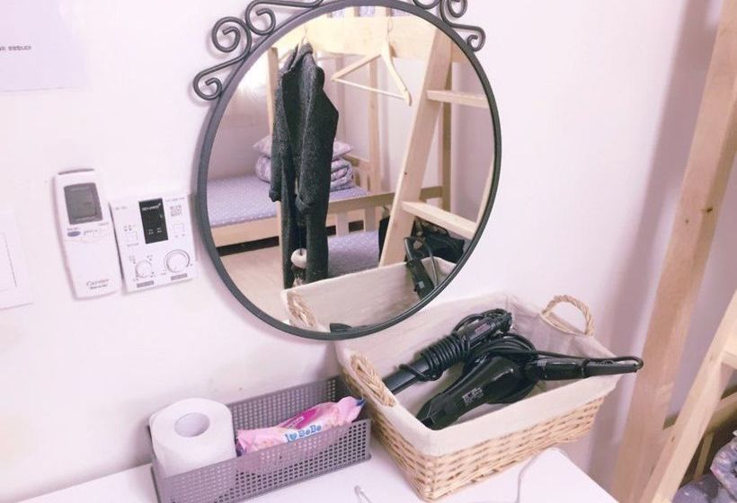 Check And Out Guesthouse & Pub Hostel