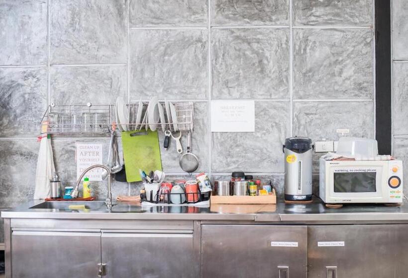 Chillhub Hostel Phuket