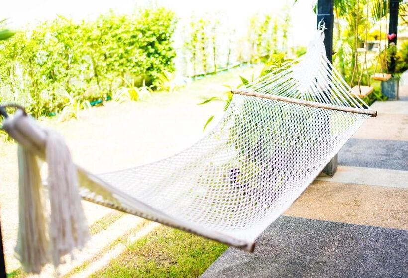 Chillhub Hostel Phuket