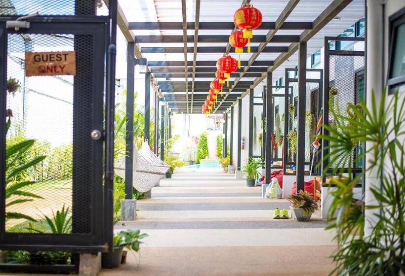 Chillhub Hostel Phuket