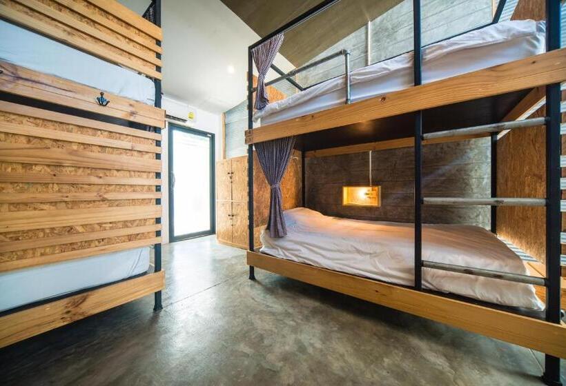 Chillhub Hostel Phuket