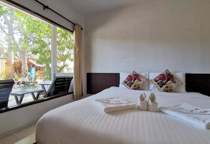 Hotelli Again At Naiharn Beach Resort