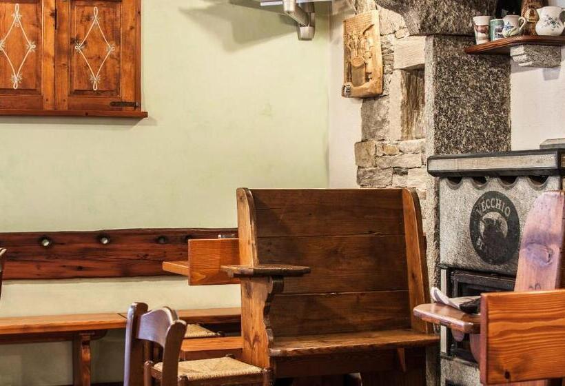 בית מלון כפרי Albergo Meublè Vecchio Scarpone