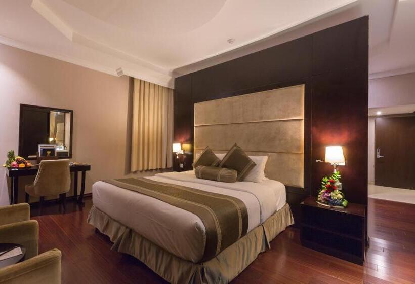 هتل Holiday Jazan