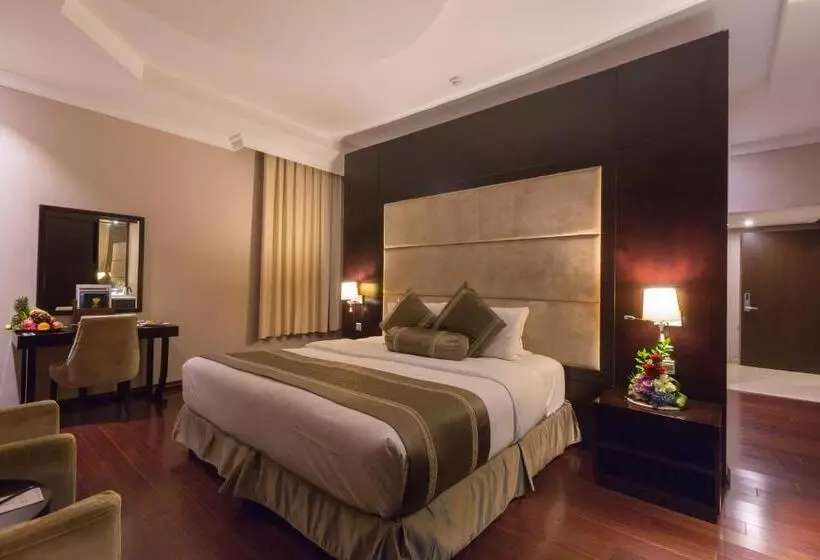 هتل Holiday Jazan